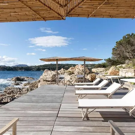 A Spectacular Waterfront In The Prestigious Punta Volpe Дом отдыха