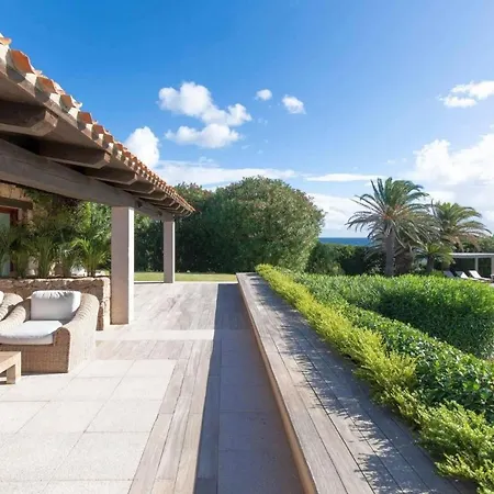 A Spectacular Waterfront In The Prestigious Punta Volpe
