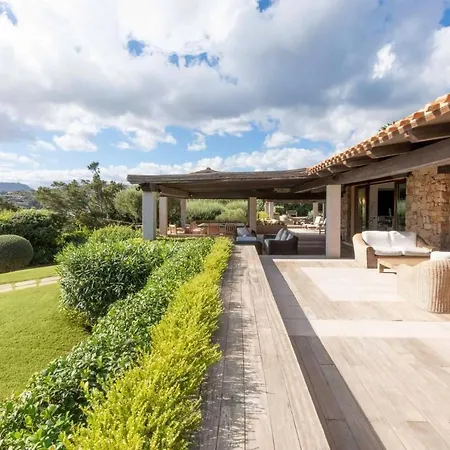 A Spectacular Waterfront In The Prestigious Punta Volpe * Порто-Ротондо