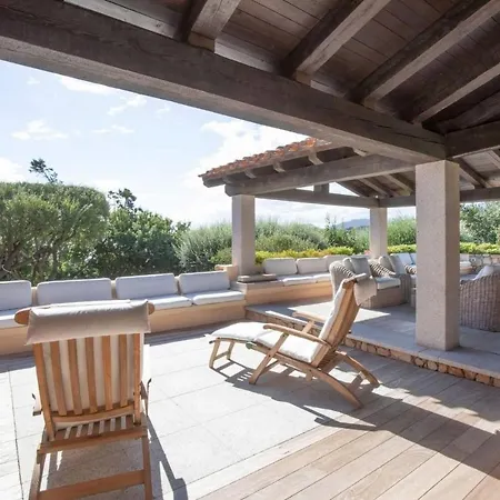 A Spectacular Waterfront In The Prestigious Punta Volpe Порто-Ротондо