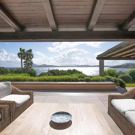 A Spectacular Waterfront In The Prestigious Punta Volpe