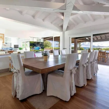 A Spectacular Waterfront In The Prestigious Punta Volpe