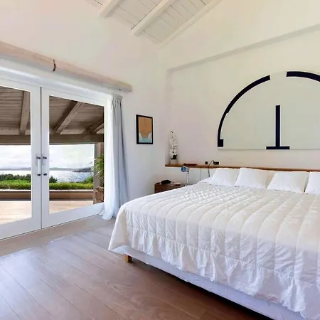Ferienhaus A Spectacular Waterfront In The Prestigious Punta Volpe *