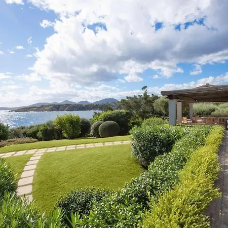 Ferienhaus A Spectacular Waterfront In The Prestigious Punta Volpe *